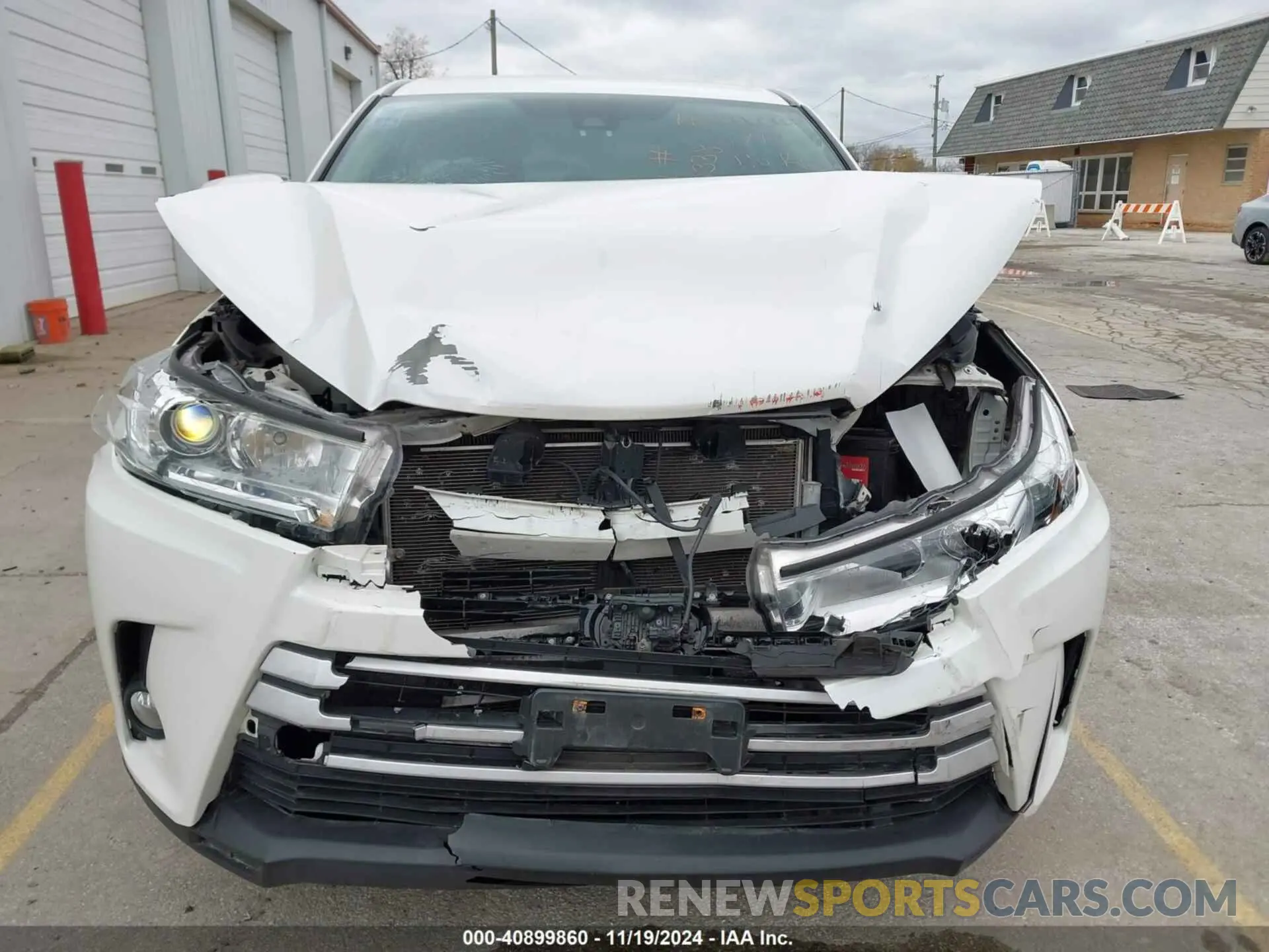 6 Photograph of a damaged car 5TDBZRFH9KS932424 TOYOTA HIGHLANDER 2019