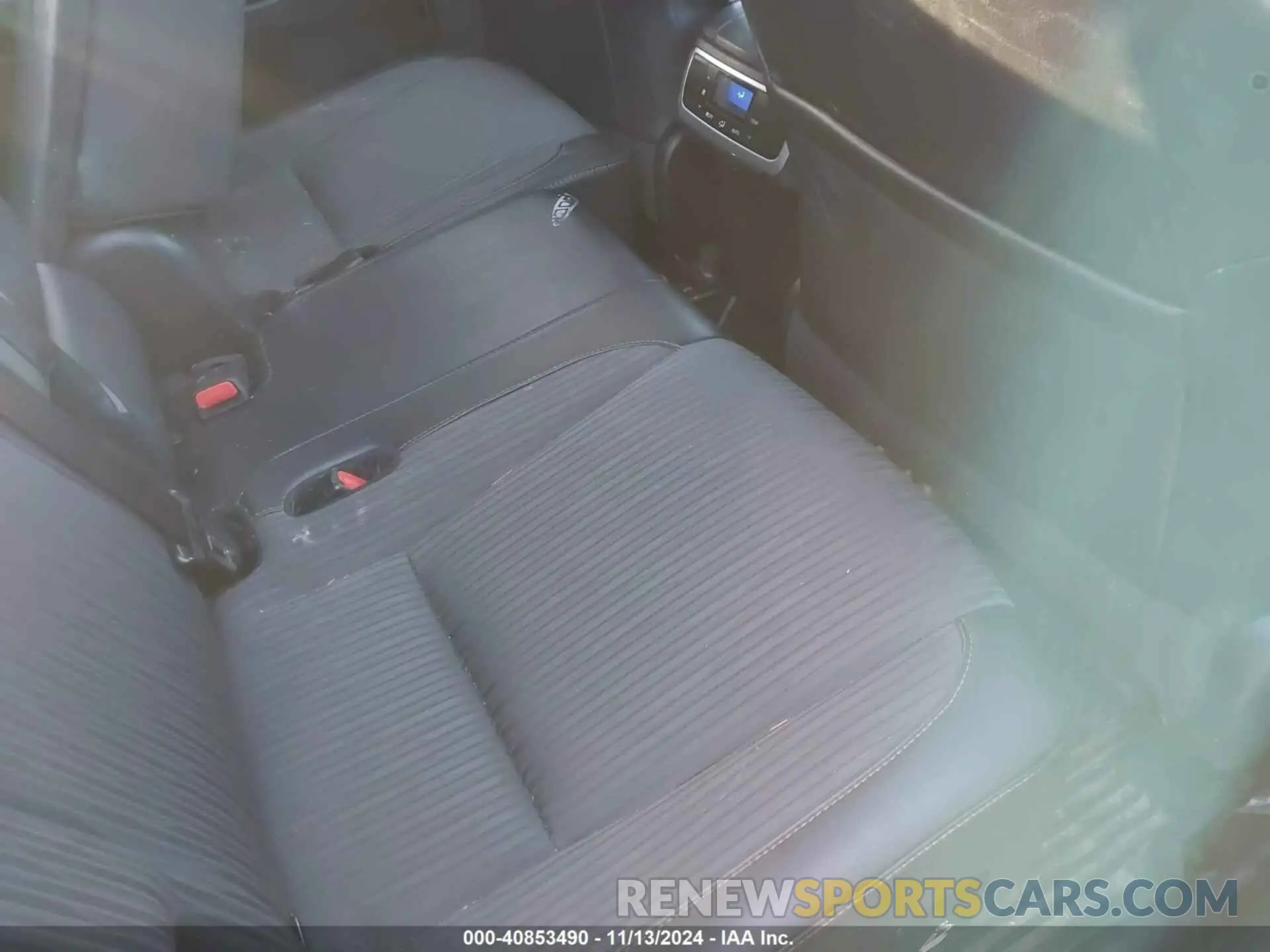 8 Photograph of a damaged car 5TDBZRFH9KS958859 TOYOTA HIGHLANDER 2019
