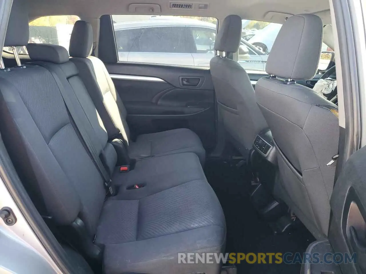 11 Photograph of a damaged car 5TDBZRFH9KS961258 TOYOTA HIGHLANDER 2019