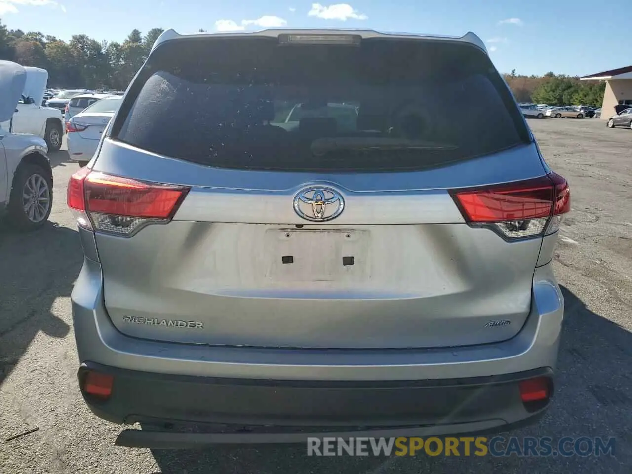 6 Photograph of a damaged car 5TDBZRFH9KS961258 TOYOTA HIGHLANDER 2019