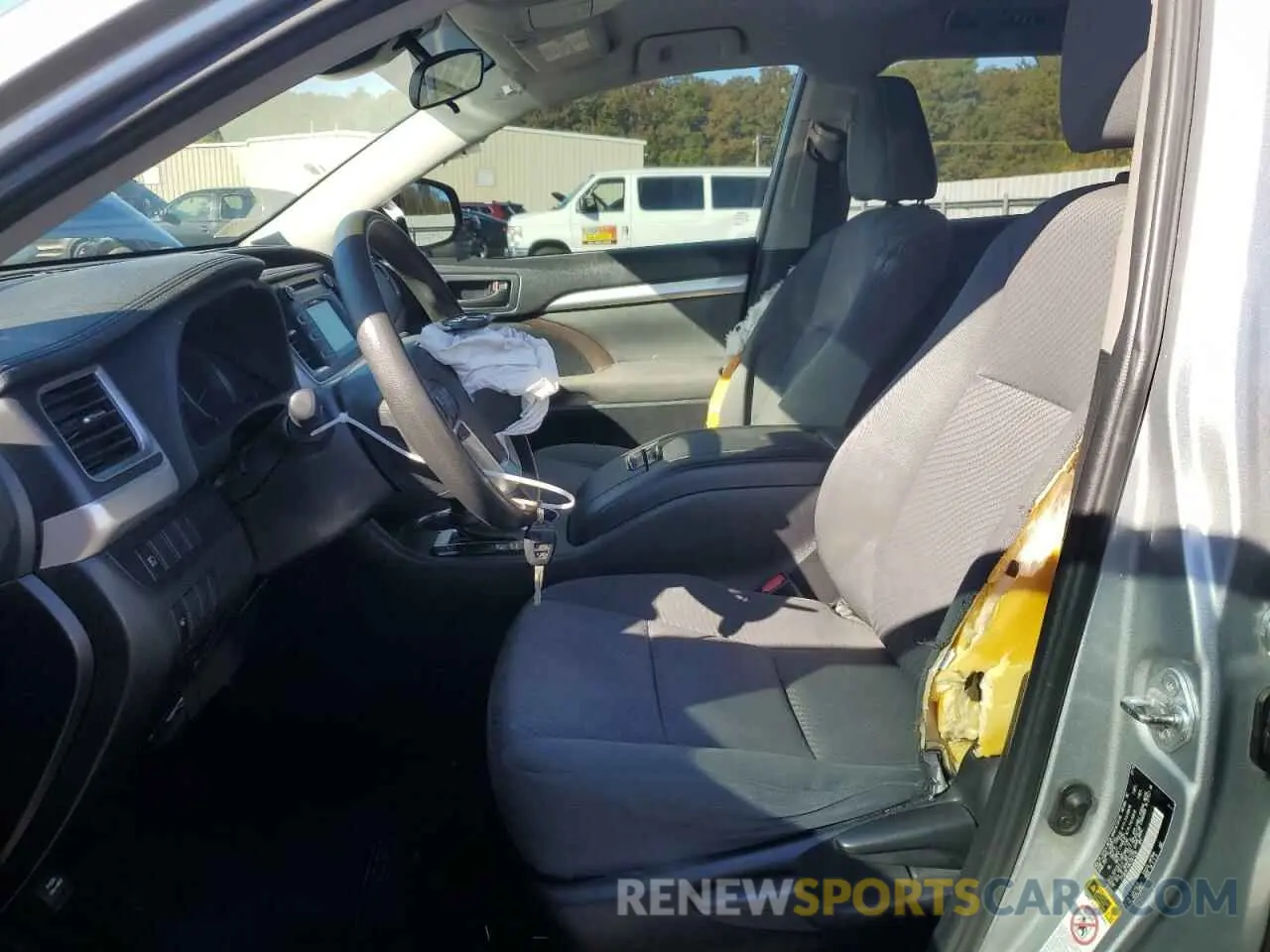 7 Photograph of a damaged car 5TDBZRFH9KS961258 TOYOTA HIGHLANDER 2019