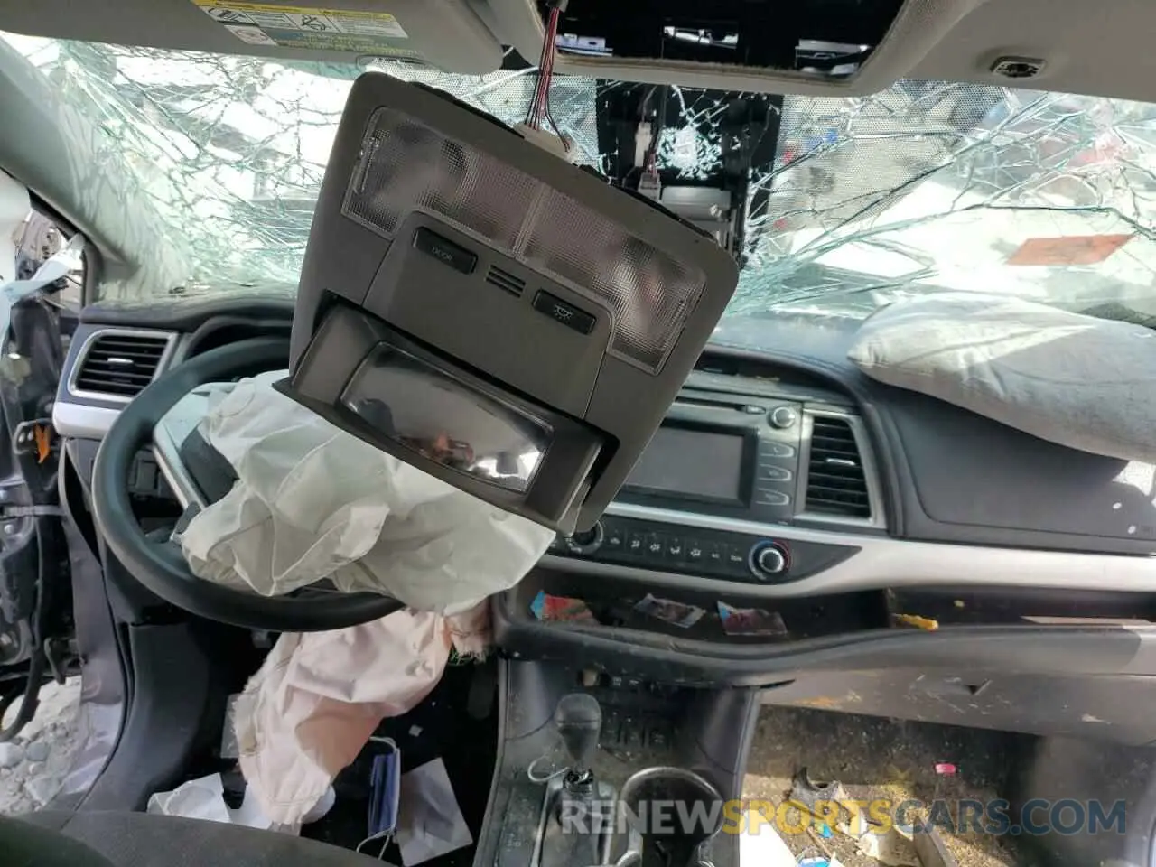 8 Photograph of a damaged car 5TDBZRFH9KS964046 TOYOTA HIGHLANDER 2019