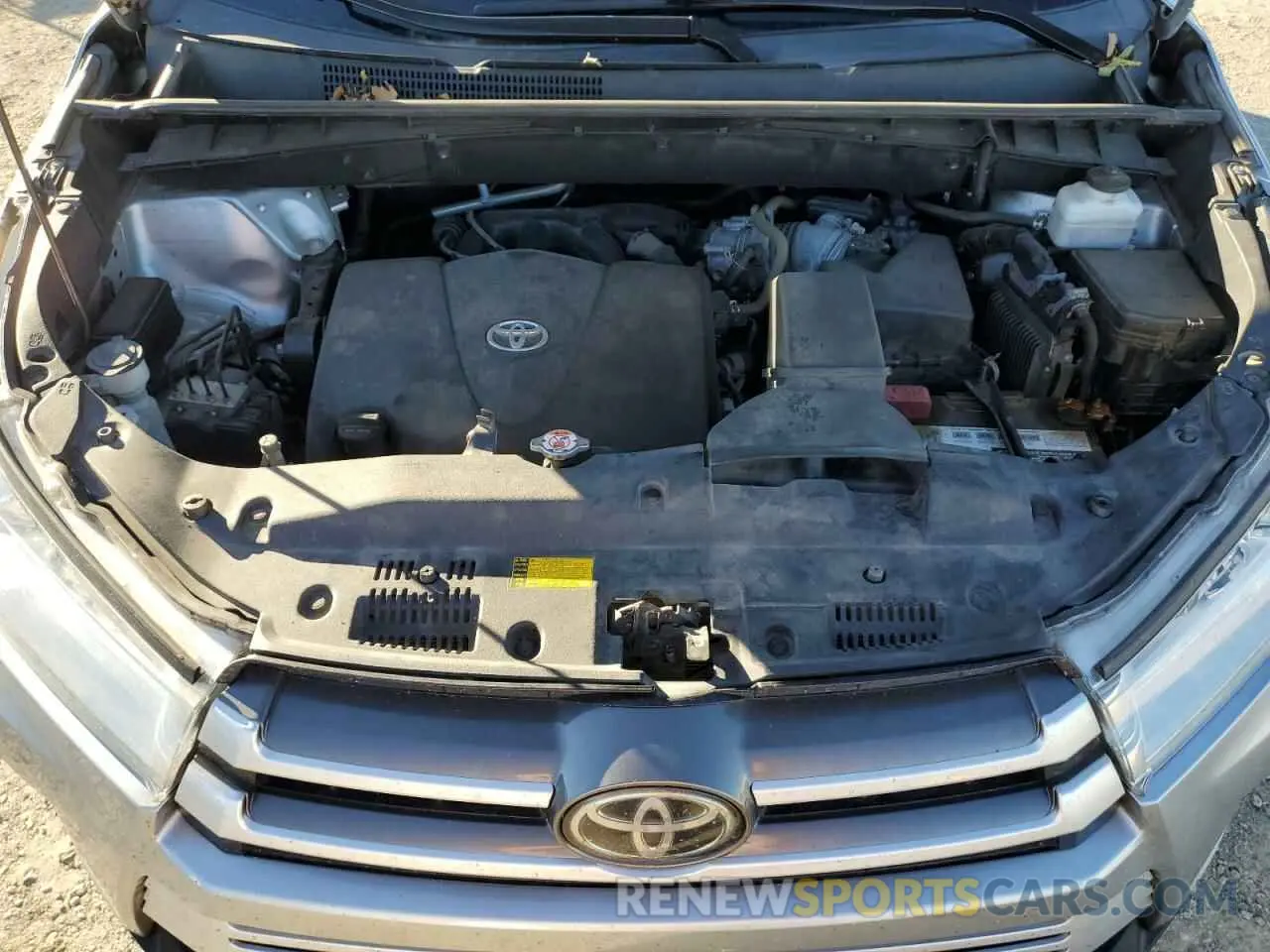 12 Photograph of a damaged car 5TDBZRFH9KS992350 TOYOTA HIGHLANDER 2019