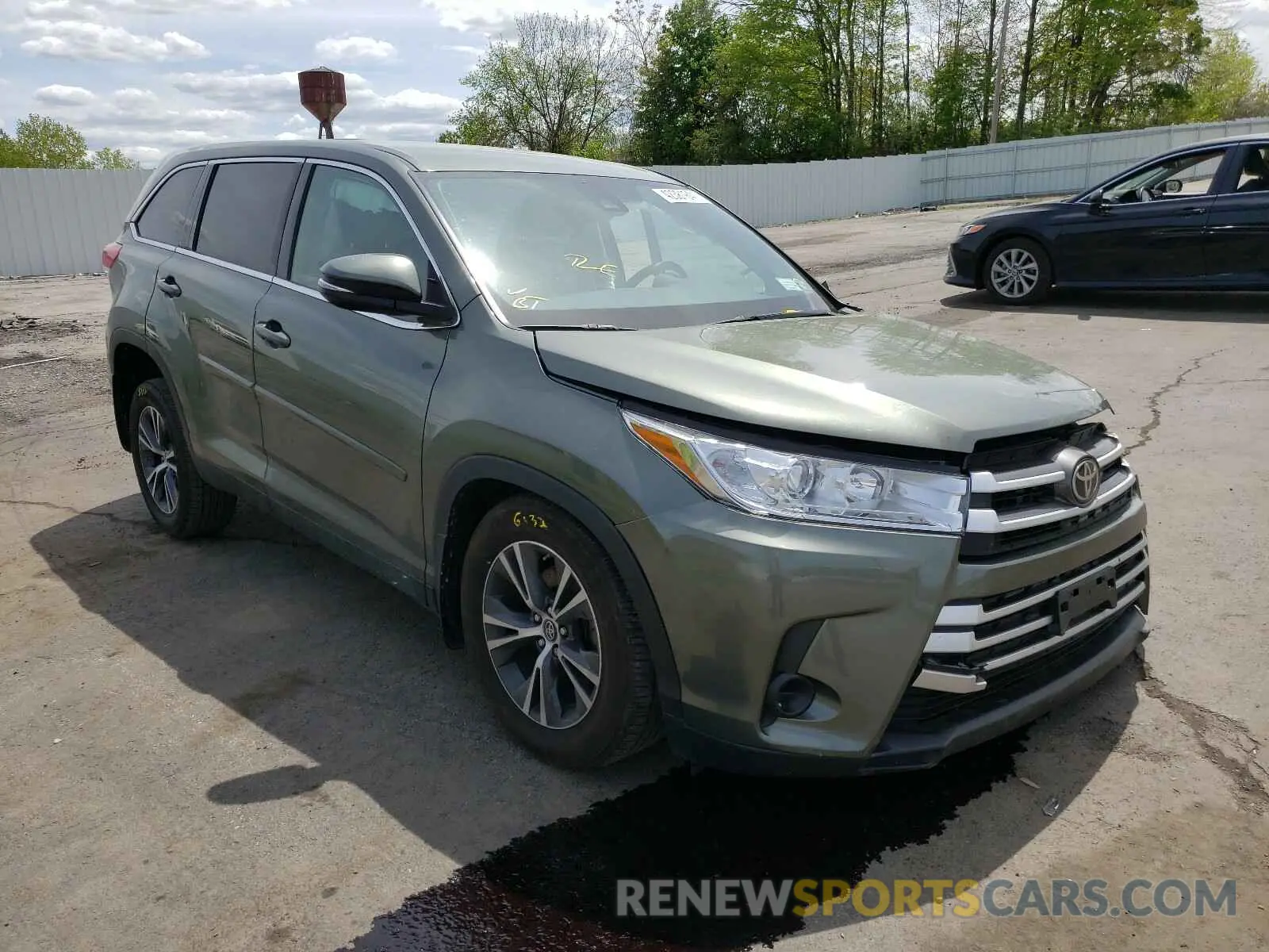 1 Photograph of a damaged car 5TDBZRFHXKS724214 TOYOTA HIGHLANDER 2019