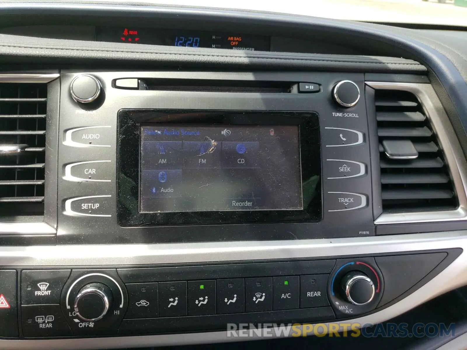 9 Photograph of a damaged car 5TDBZRFHXKS724214 TOYOTA HIGHLANDER 2019