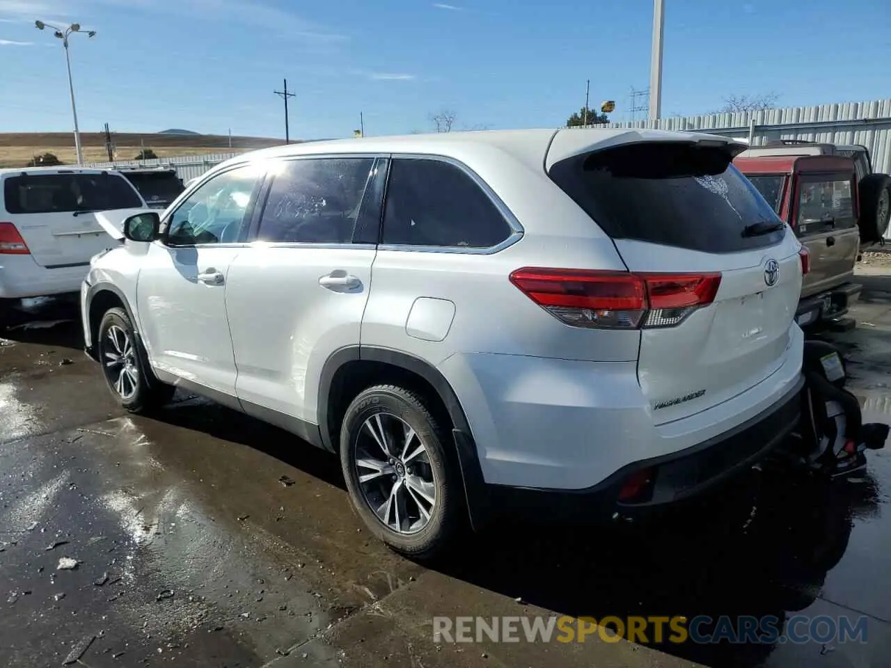 2 Фотография поврежденного автомобиля 5TDBZRFHXKS937258 TOYOTA HIGHLANDER 2019