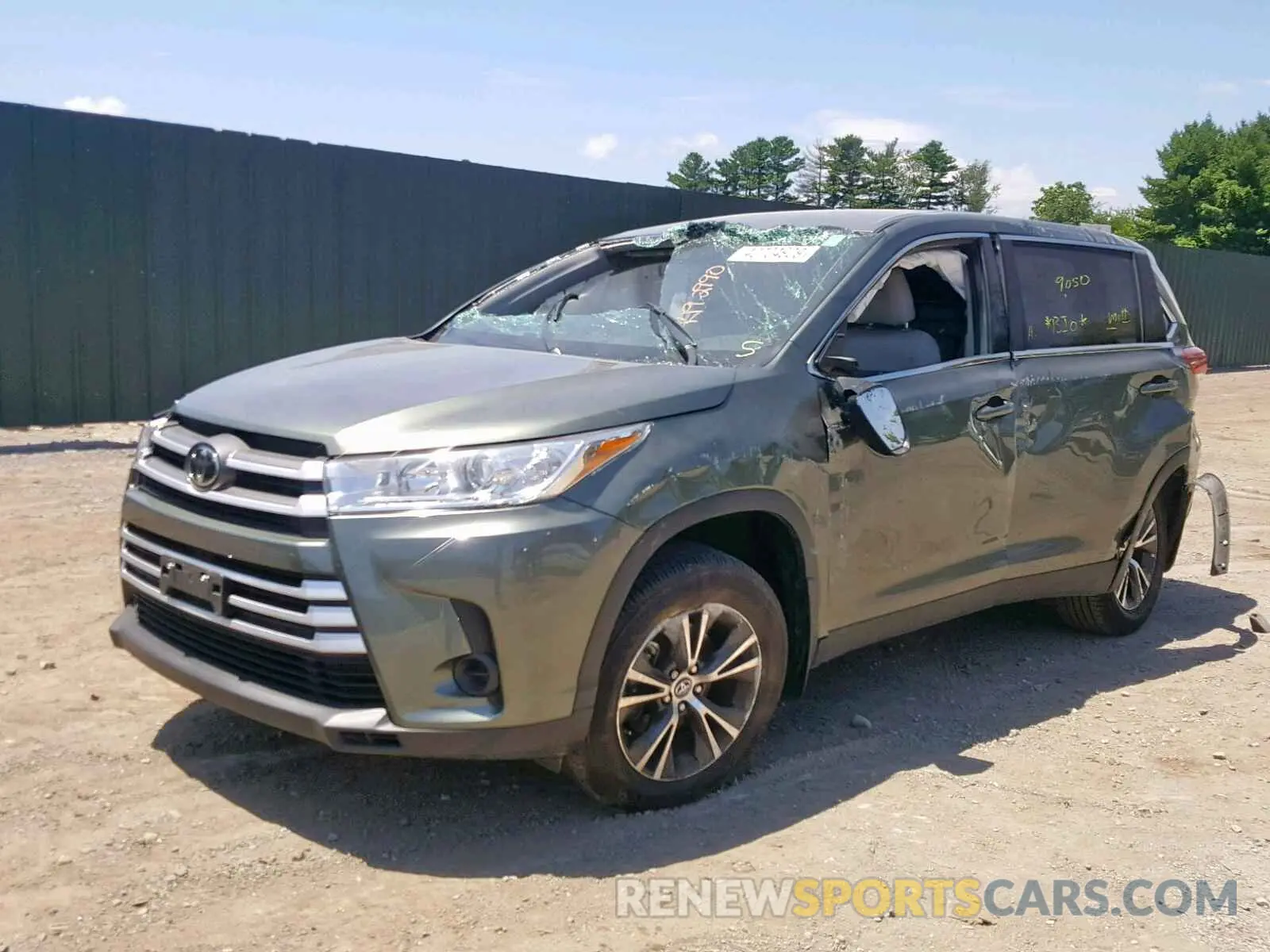 2 Photograph of a damaged car 5TDBZRFHXKS942671 TOYOTA HIGHLANDER 2019