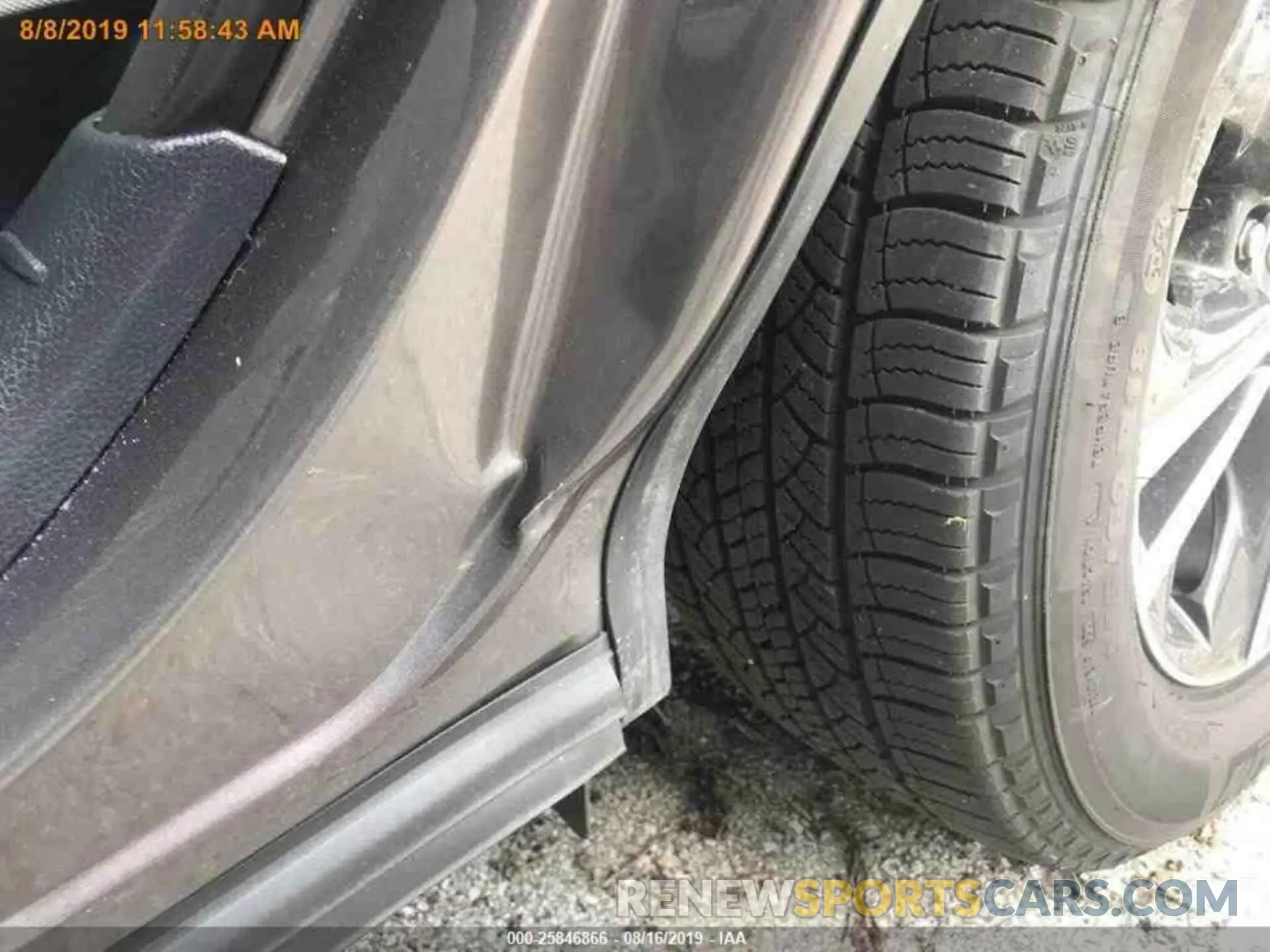 13 Photograph of a damaged car 5TDBZRFHXKS961267 TOYOTA HIGHLANDER 2019