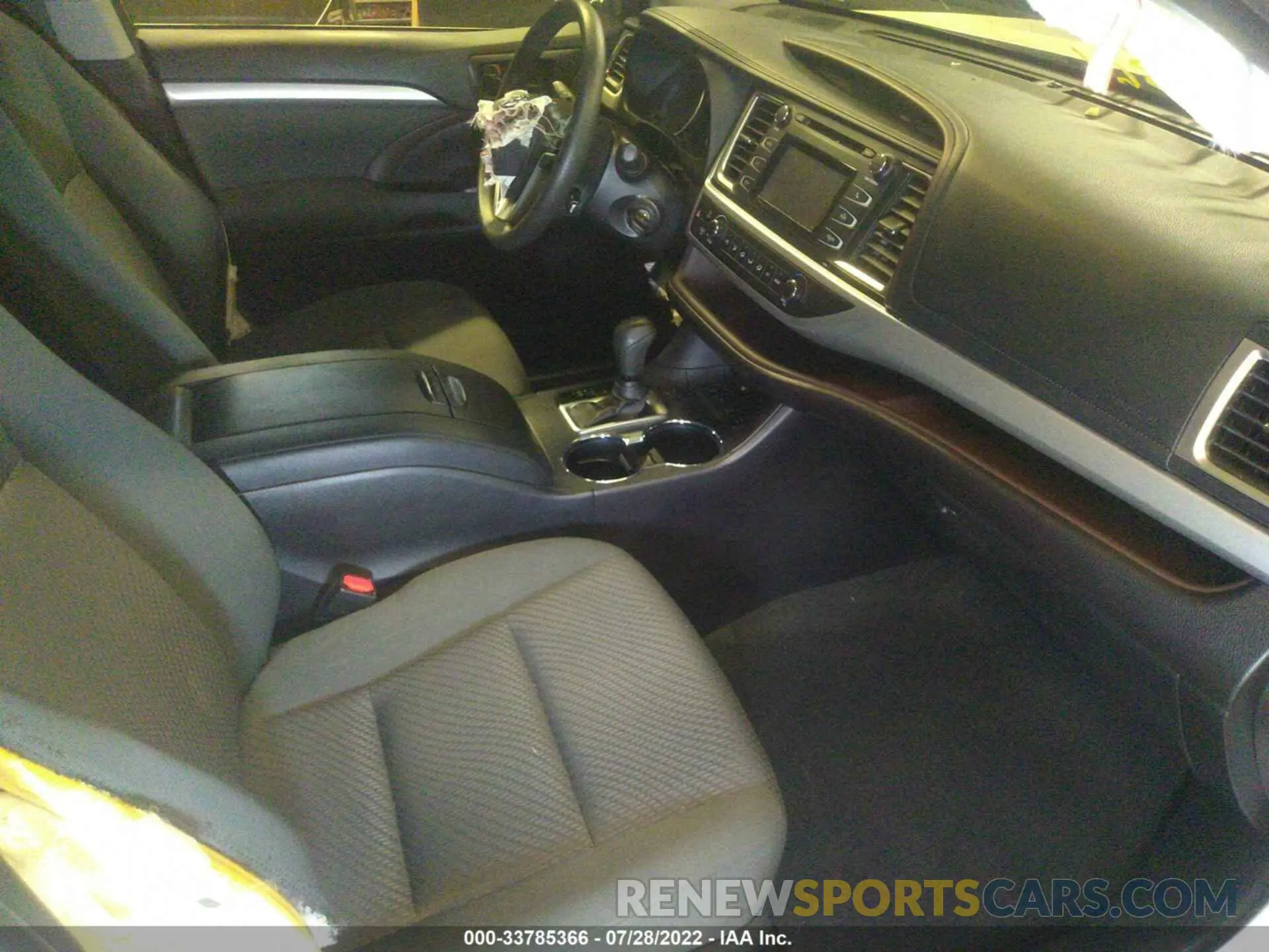 5 Фотография поврежденного автомобиля 5TDBZRFHXKS983818 TOYOTA HIGHLANDER 2019