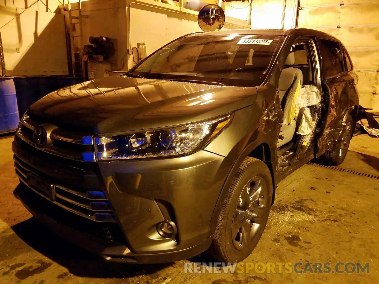 2 Photograph of a damaged car 5TDDGRFH0KS054137 TOYOTA HIGHLANDER 2019