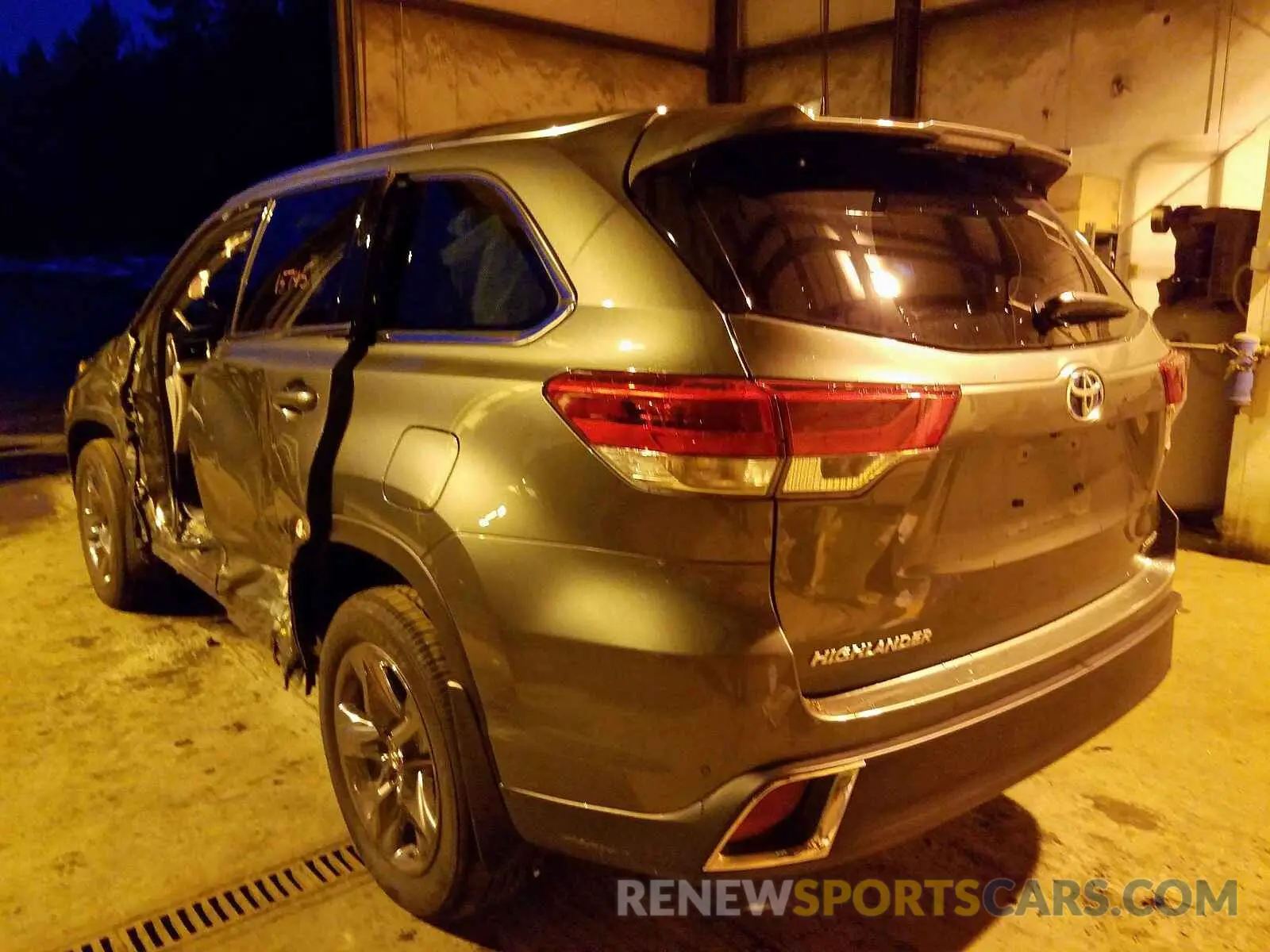 3 Photograph of a damaged car 5TDDGRFH0KS054137 TOYOTA HIGHLANDER 2019