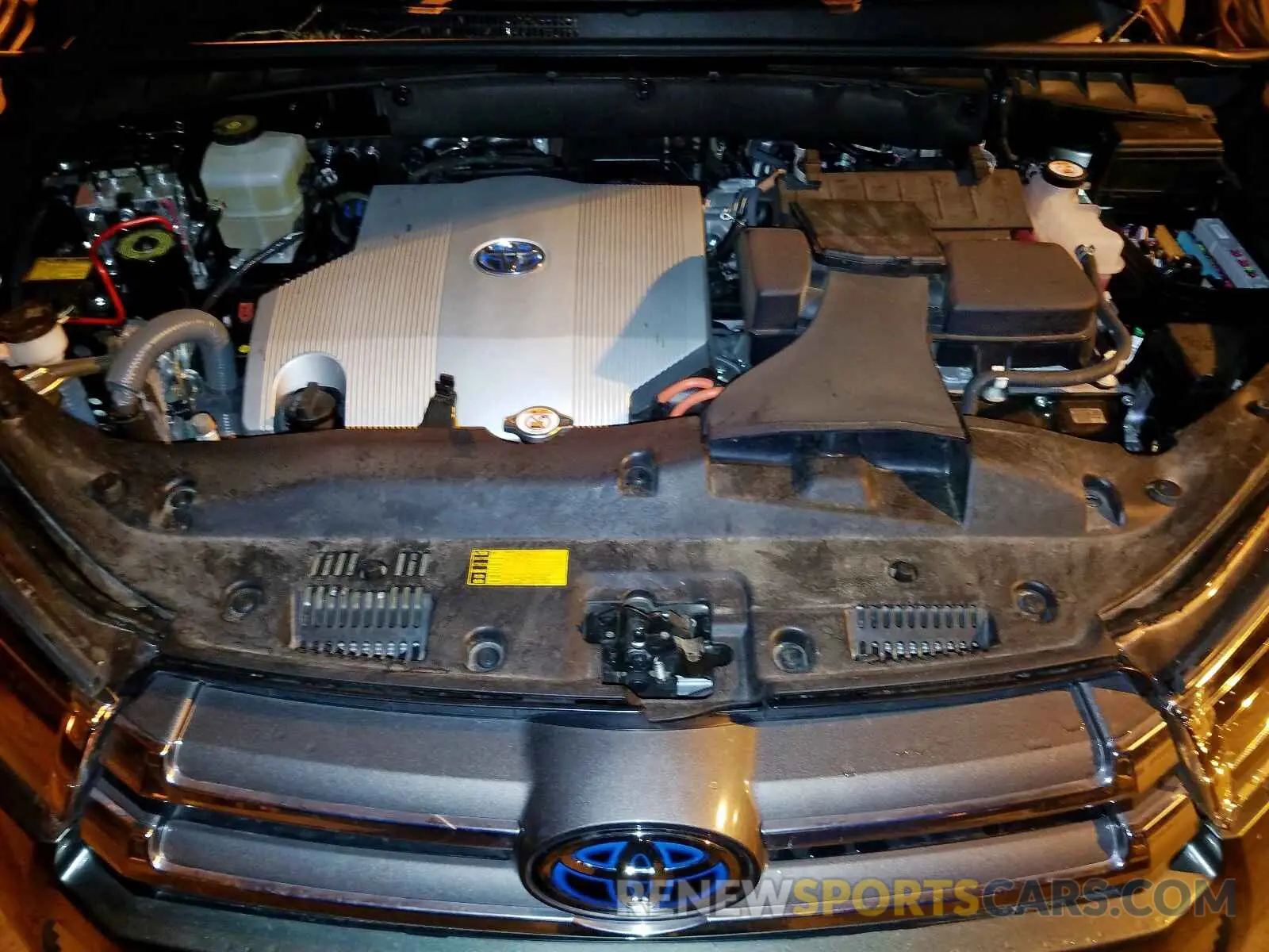 7 Photograph of a damaged car 5TDDGRFH0KS054137 TOYOTA HIGHLANDER 2019