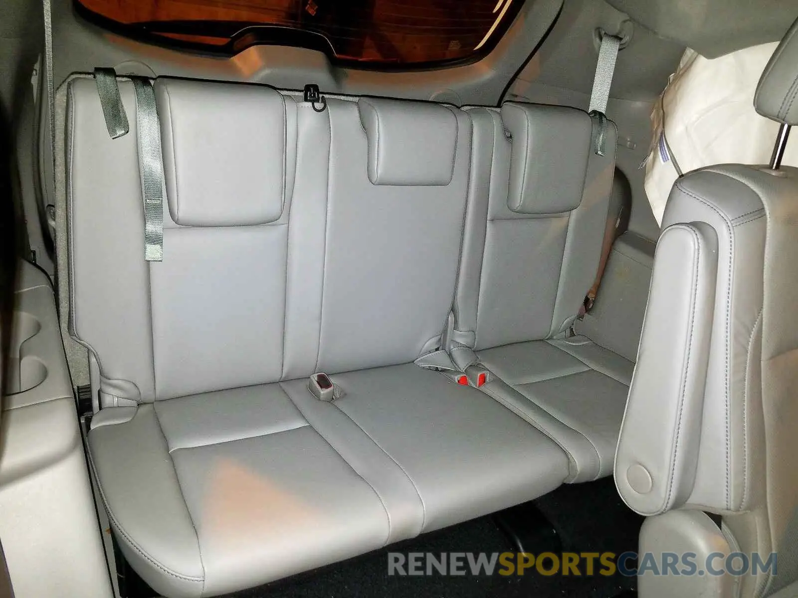 9 Photograph of a damaged car 5TDDGRFH0KS054137 TOYOTA HIGHLANDER 2019