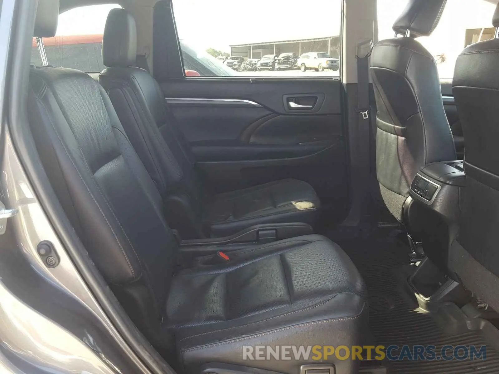 6 Photograph of a damaged car 5TDDGRFH0KS054882 TOYOTA HIGHLANDER 2019