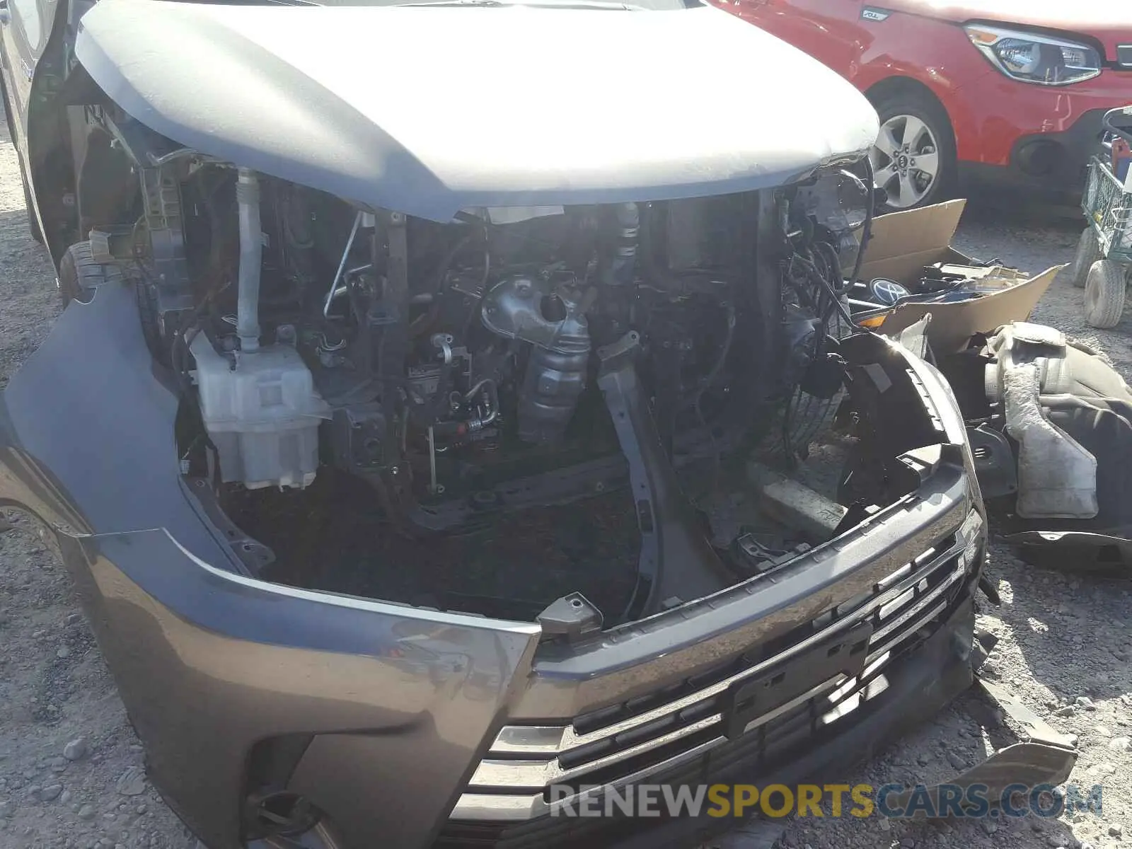 9 Photograph of a damaged car 5TDDGRFH0KS054882 TOYOTA HIGHLANDER 2019