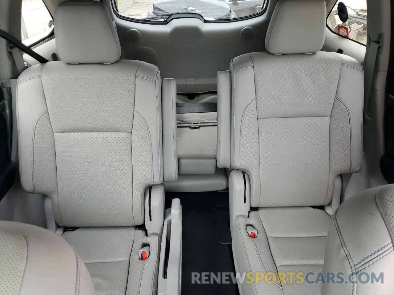 10 Photograph of a damaged car 5TDDGRFH0KS067521 TOYOTA HIGHLANDER 2019