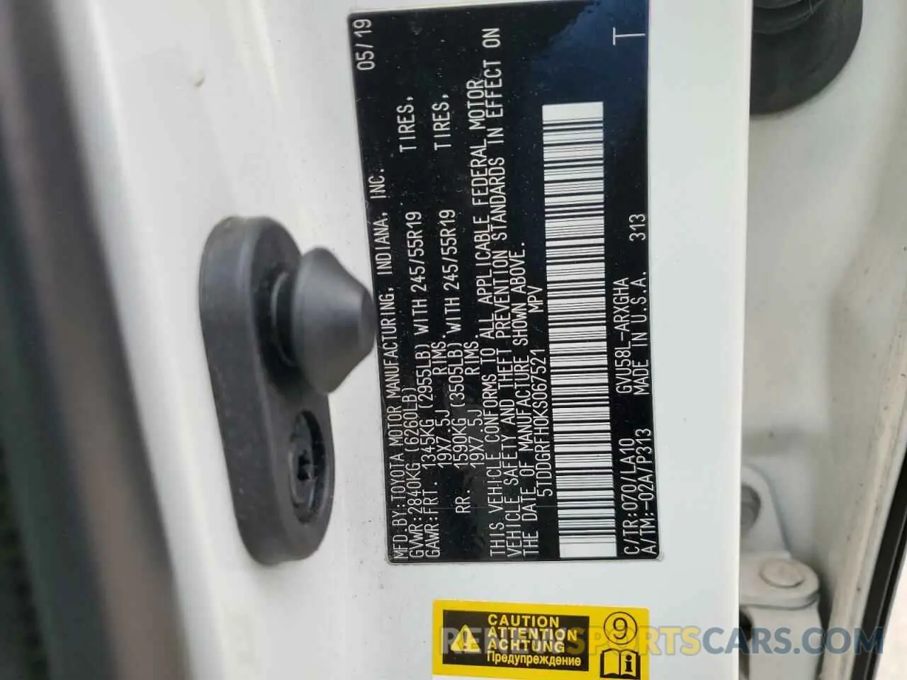 13 Photograph of a damaged car 5TDDGRFH0KS067521 TOYOTA HIGHLANDER 2019