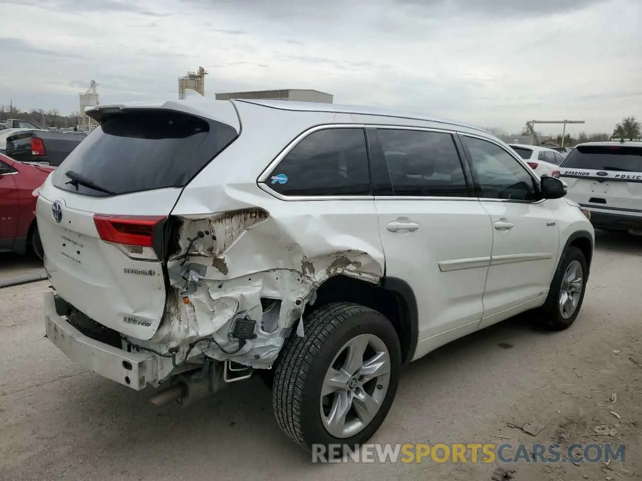 3 Photograph of a damaged car 5TDDGRFH0KS067521 TOYOTA HIGHLANDER 2019