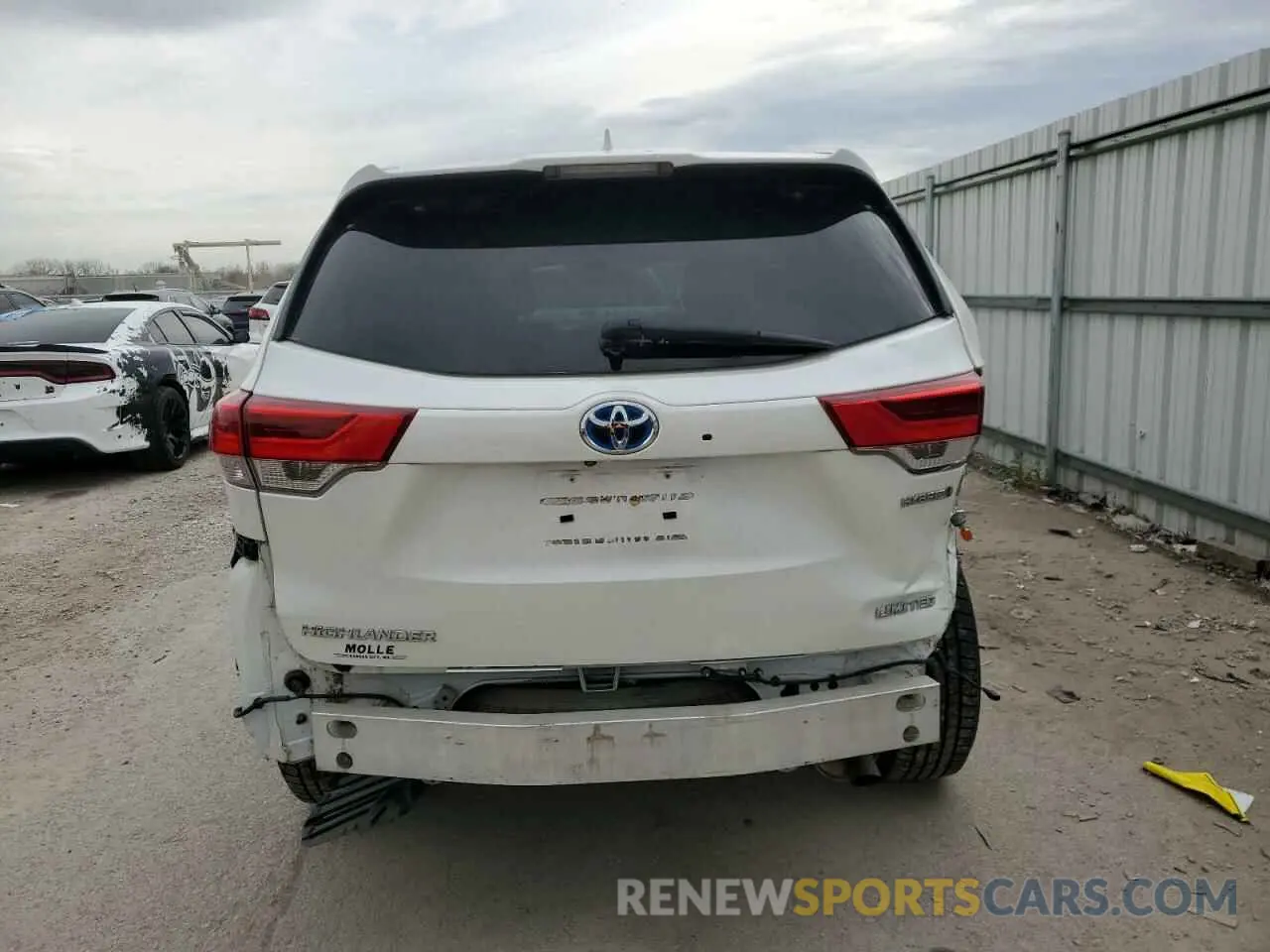 6 Photograph of a damaged car 5TDDGRFH0KS067521 TOYOTA HIGHLANDER 2019