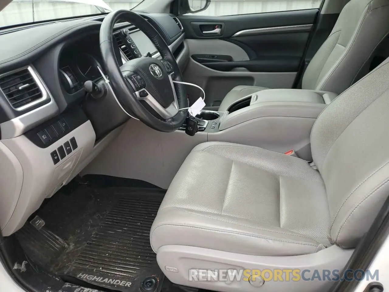 7 Photograph of a damaged car 5TDDGRFH0KS067521 TOYOTA HIGHLANDER 2019