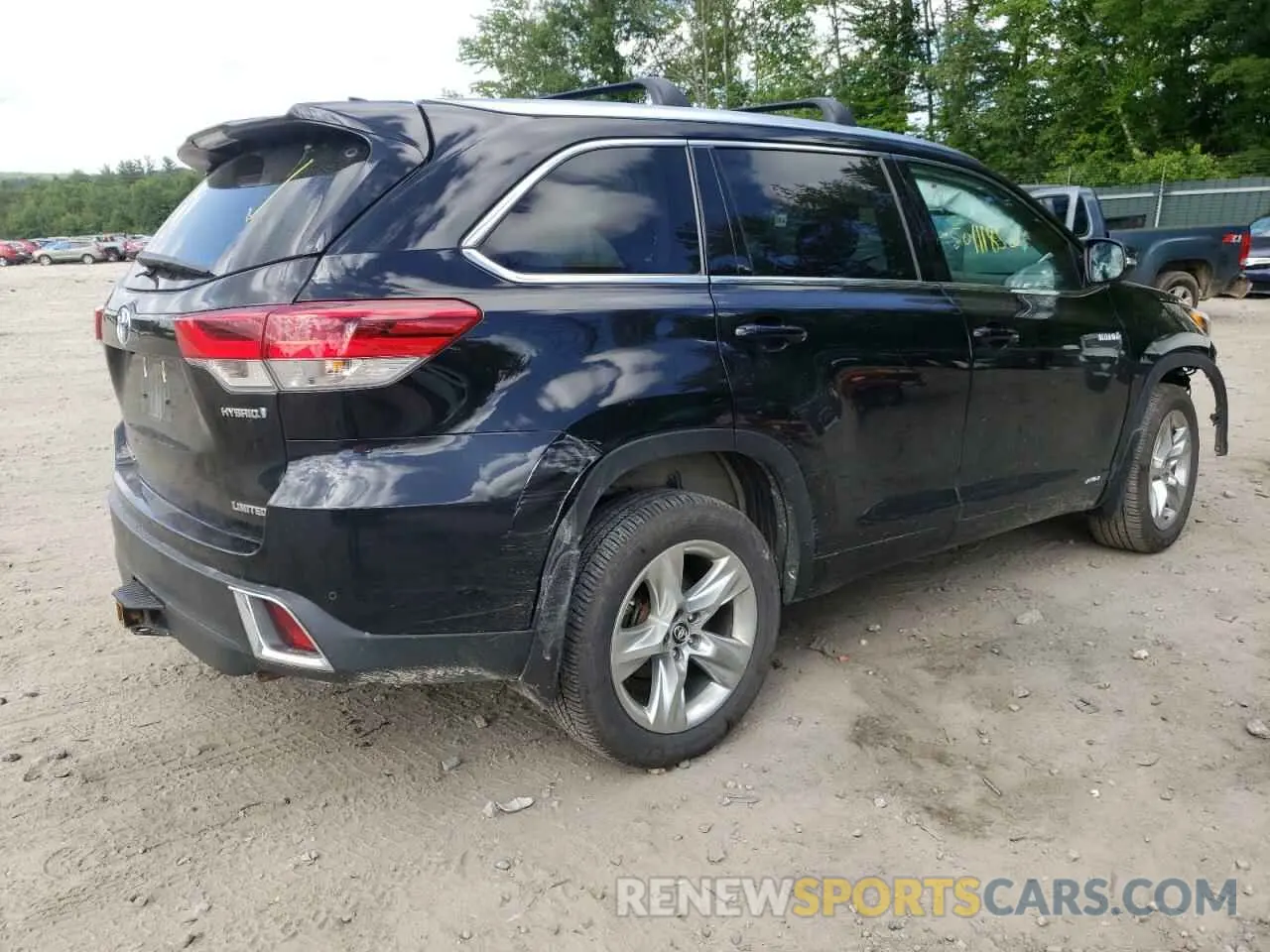 4 Photograph of a damaged car 5TDDGRFH0KS072640 TOYOTA HIGHLANDER 2019
