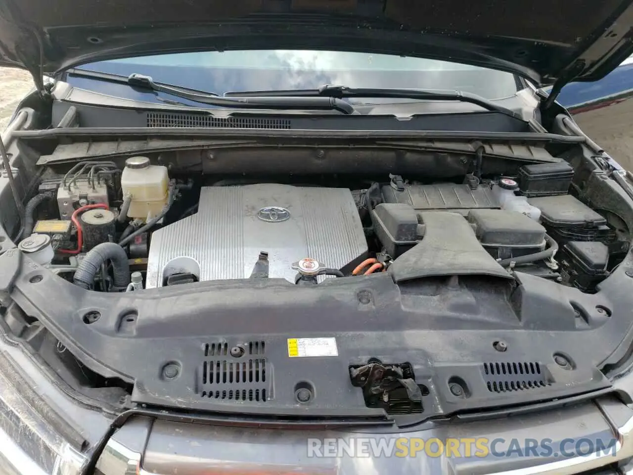 7 Photograph of a damaged car 5TDDGRFH0KS072640 TOYOTA HIGHLANDER 2019