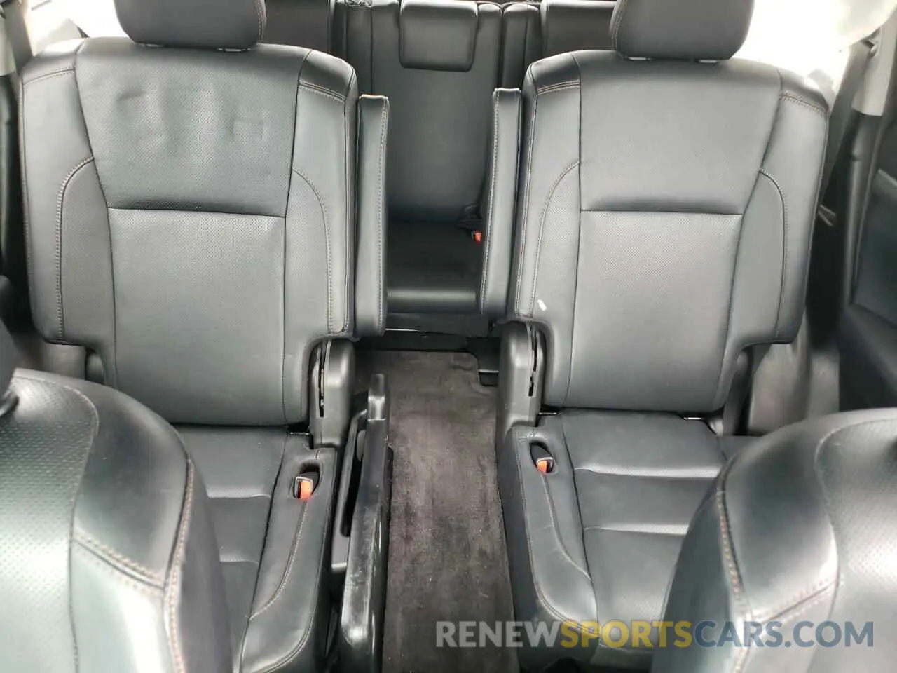 10 Photograph of a damaged car 5TDDGRFH2KS056181 TOYOTA HIGHLANDER 2019