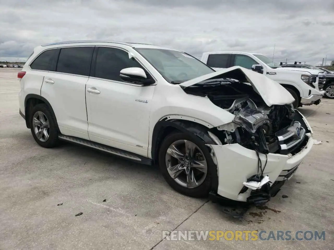 4 Photograph of a damaged car 5TDDGRFH2KS056181 TOYOTA HIGHLANDER 2019