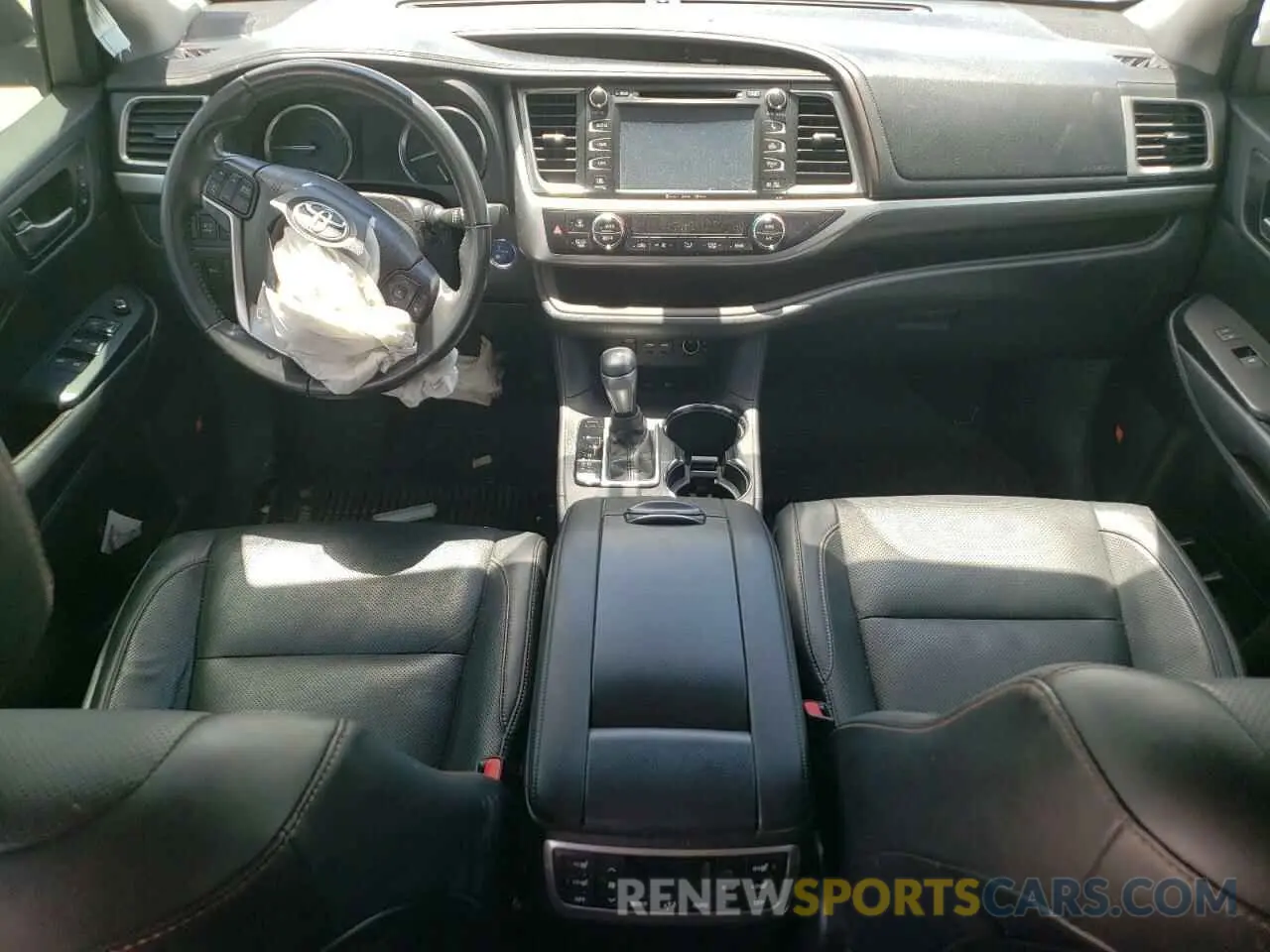 8 Photograph of a damaged car 5TDDGRFH2KS056181 TOYOTA HIGHLANDER 2019