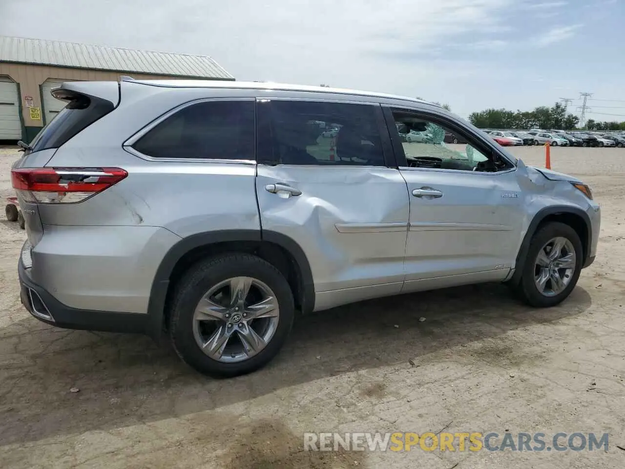 3 Photograph of a damaged car 5TDDGRFH4KS069904 TOYOTA HIGHLANDER 2019