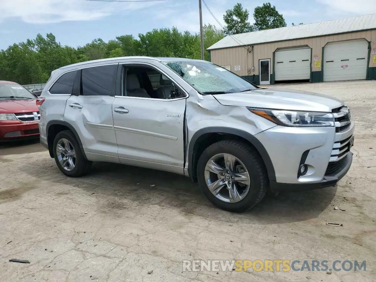 4 Photograph of a damaged car 5TDDGRFH4KS069904 TOYOTA HIGHLANDER 2019