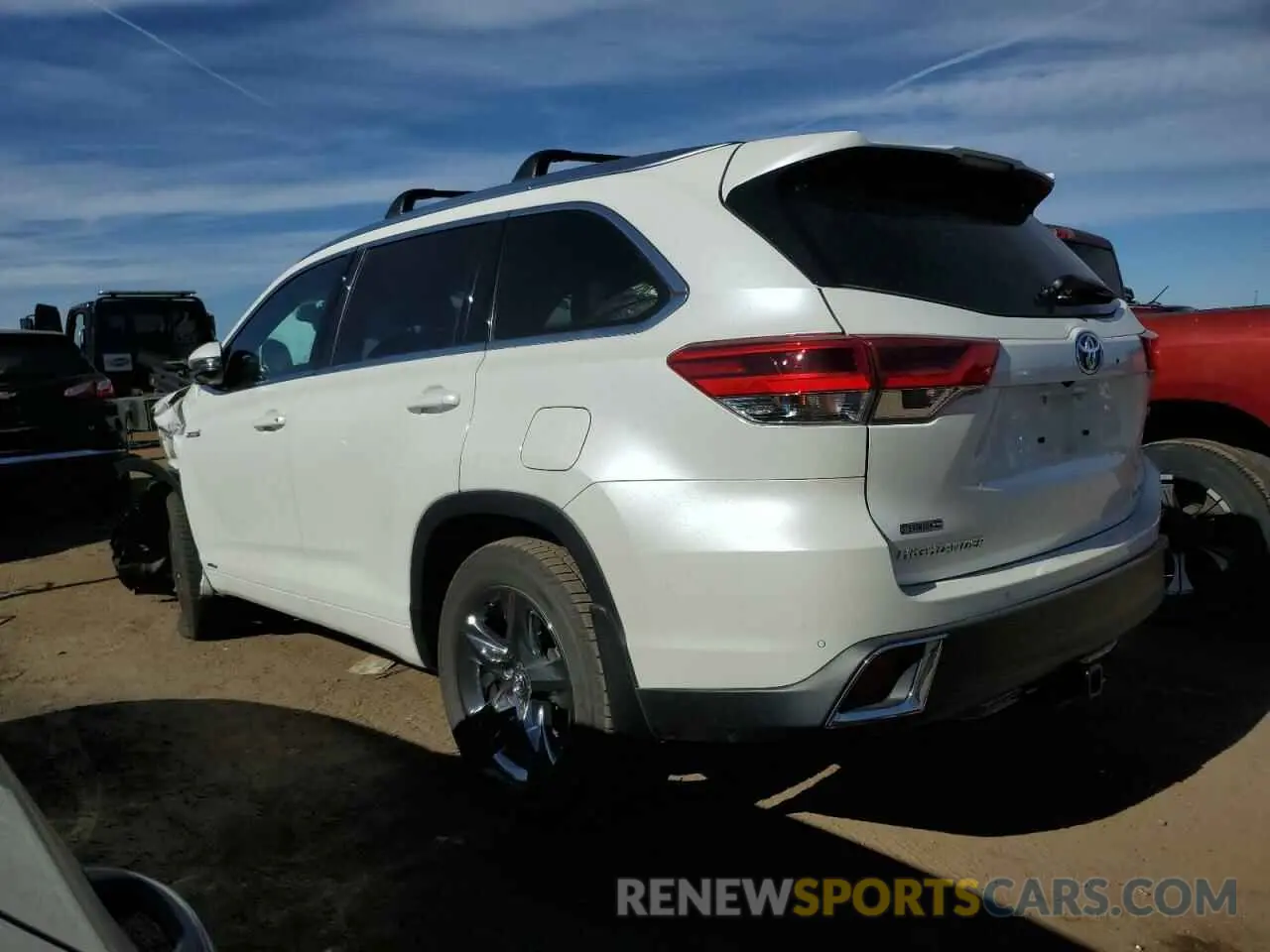 2 Photograph of a damaged car 5TDDGRFH5KS064288 TOYOTA HIGHLANDER 2019