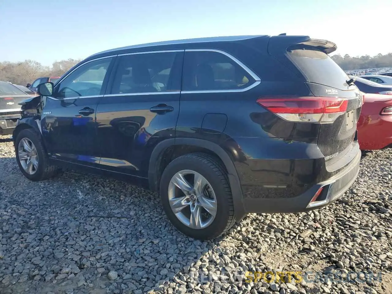 2 Photograph of a damaged car 5TDDGRFH7KS078497 TOYOTA HIGHLANDER 2019