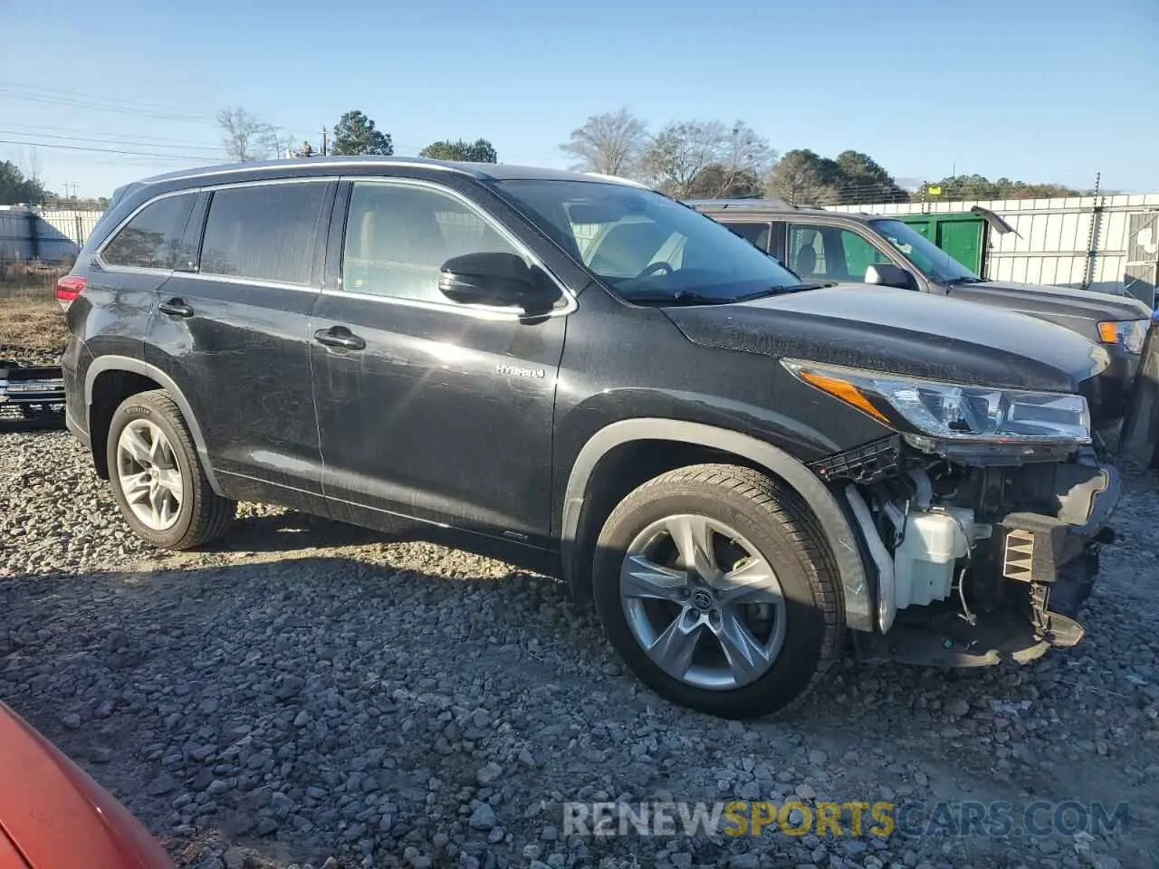 4 Photograph of a damaged car 5TDDGRFH7KS078497 TOYOTA HIGHLANDER 2019