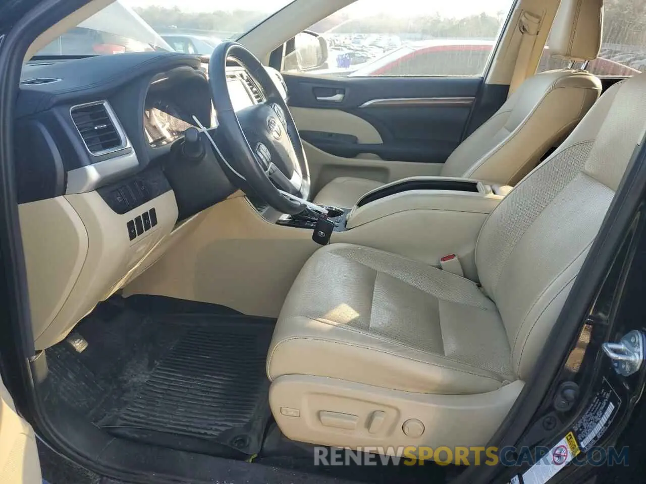 7 Photograph of a damaged car 5TDDGRFH7KS078497 TOYOTA HIGHLANDER 2019