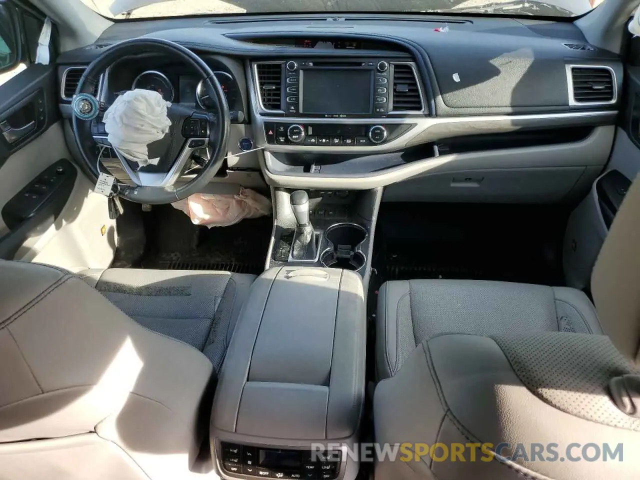 8 Photograph of a damaged car 5TDDGRFH8KS054161 TOYOTA HIGHLANDER 2019
