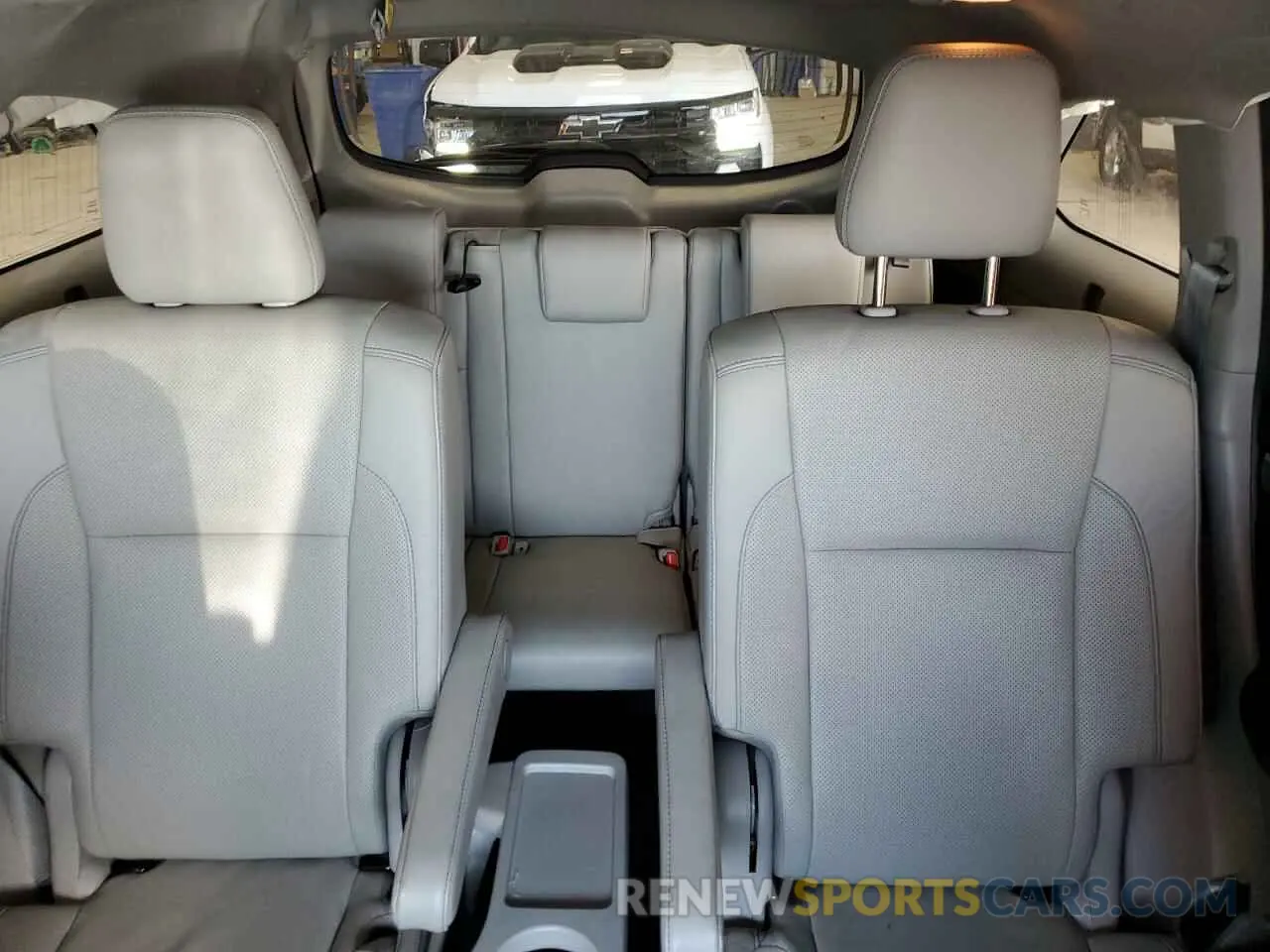 10 Photograph of a damaged car 5TDDGRFH8KS070831 TOYOTA HIGHLANDER 2019