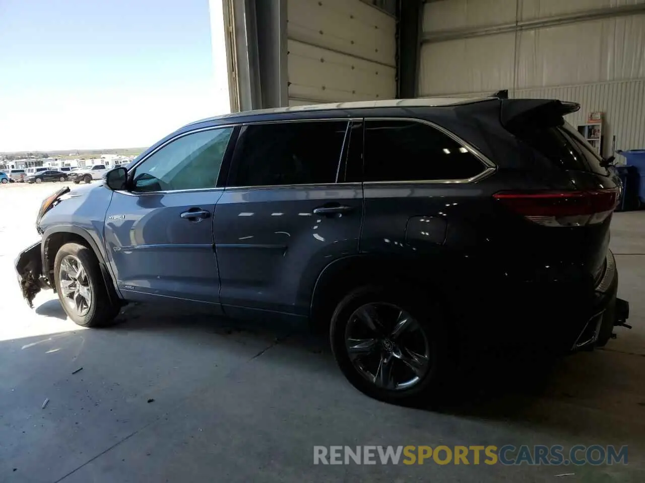 2 Photograph of a damaged car 5TDDGRFH8KS070831 TOYOTA HIGHLANDER 2019
