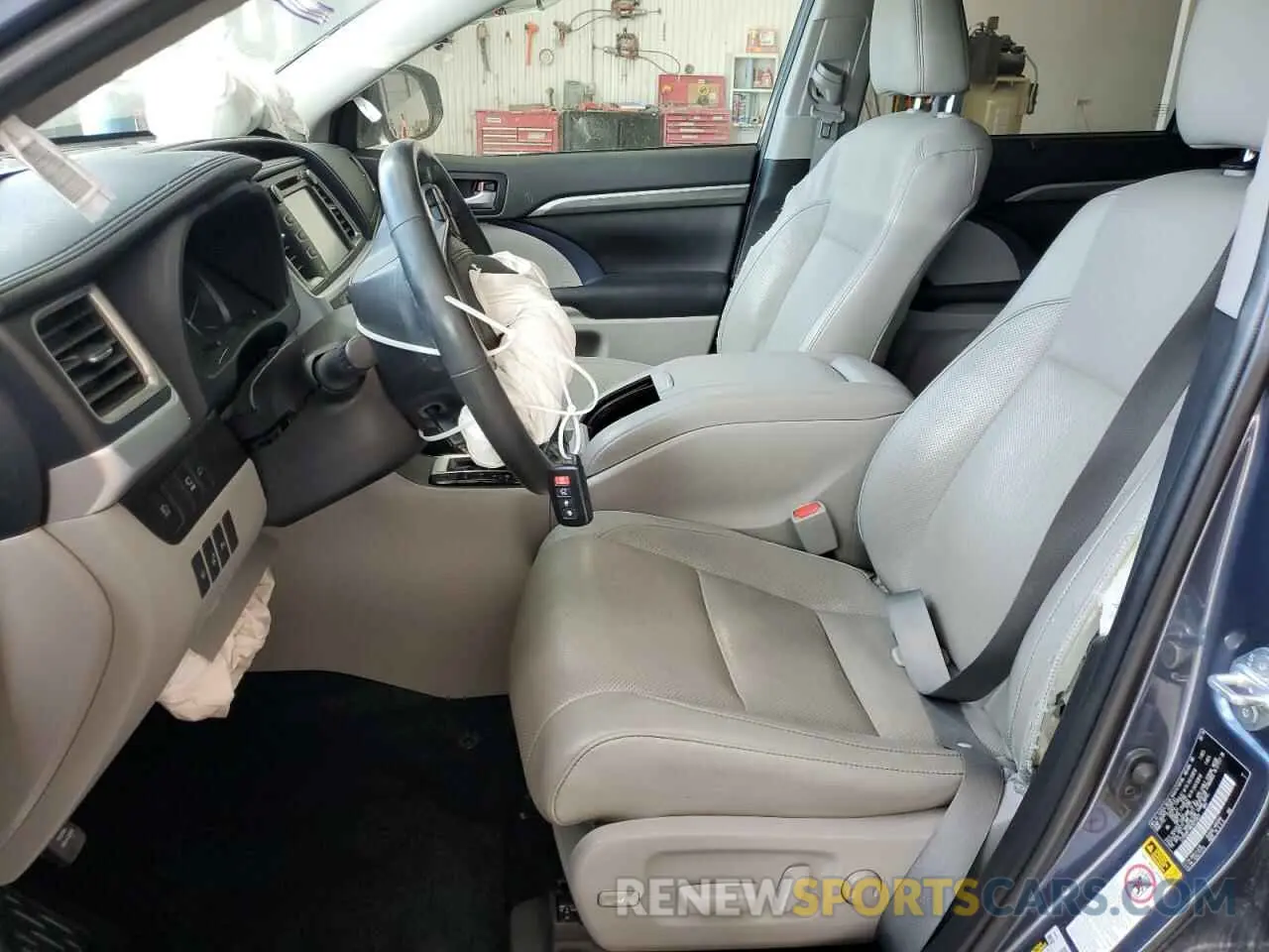7 Photograph of a damaged car 5TDDGRFH8KS070831 TOYOTA HIGHLANDER 2019