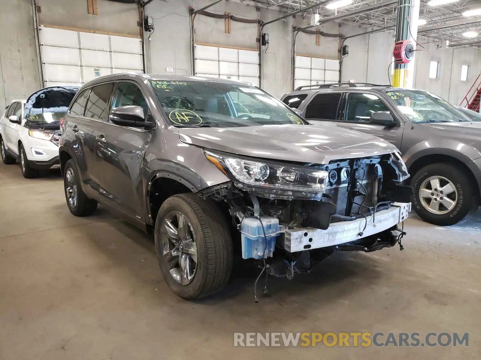 1 Photograph of a damaged car 5TDDGRFH9KS054119 TOYOTA HIGHLANDER 2019