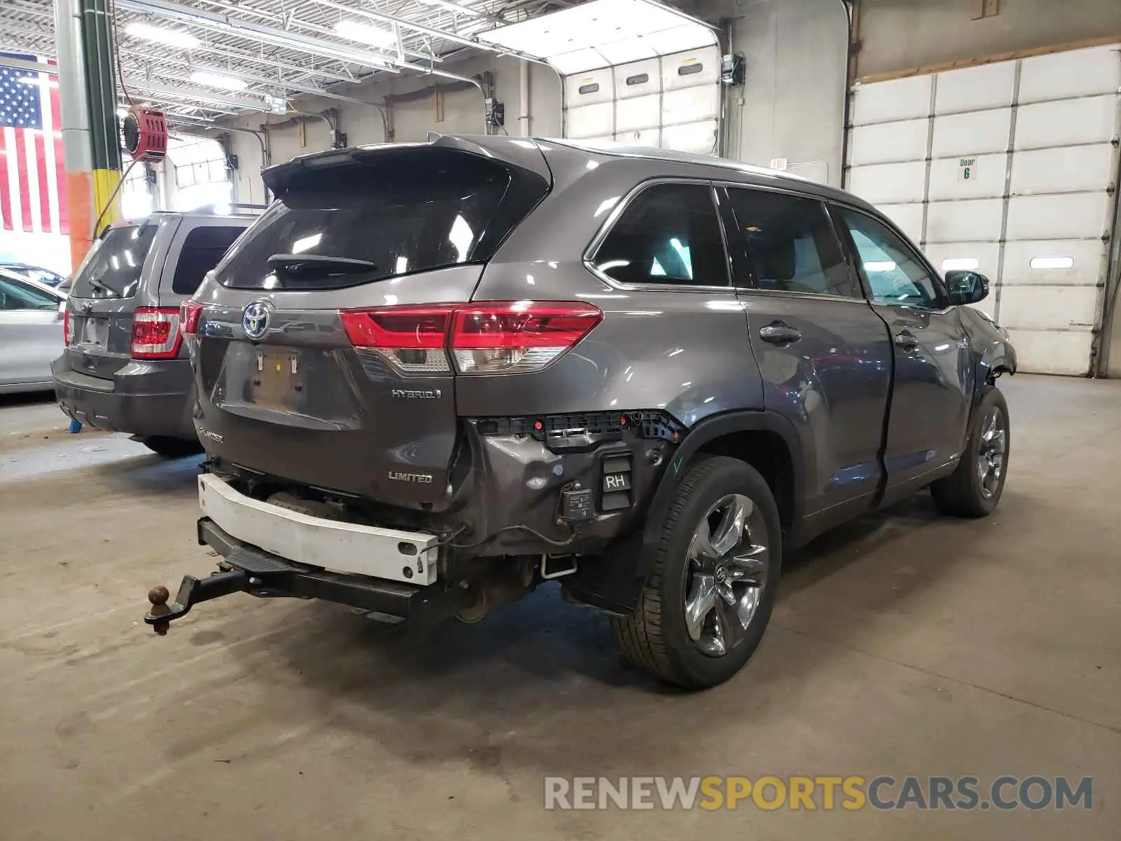 4 Photograph of a damaged car 5TDDGRFH9KS054119 TOYOTA HIGHLANDER 2019