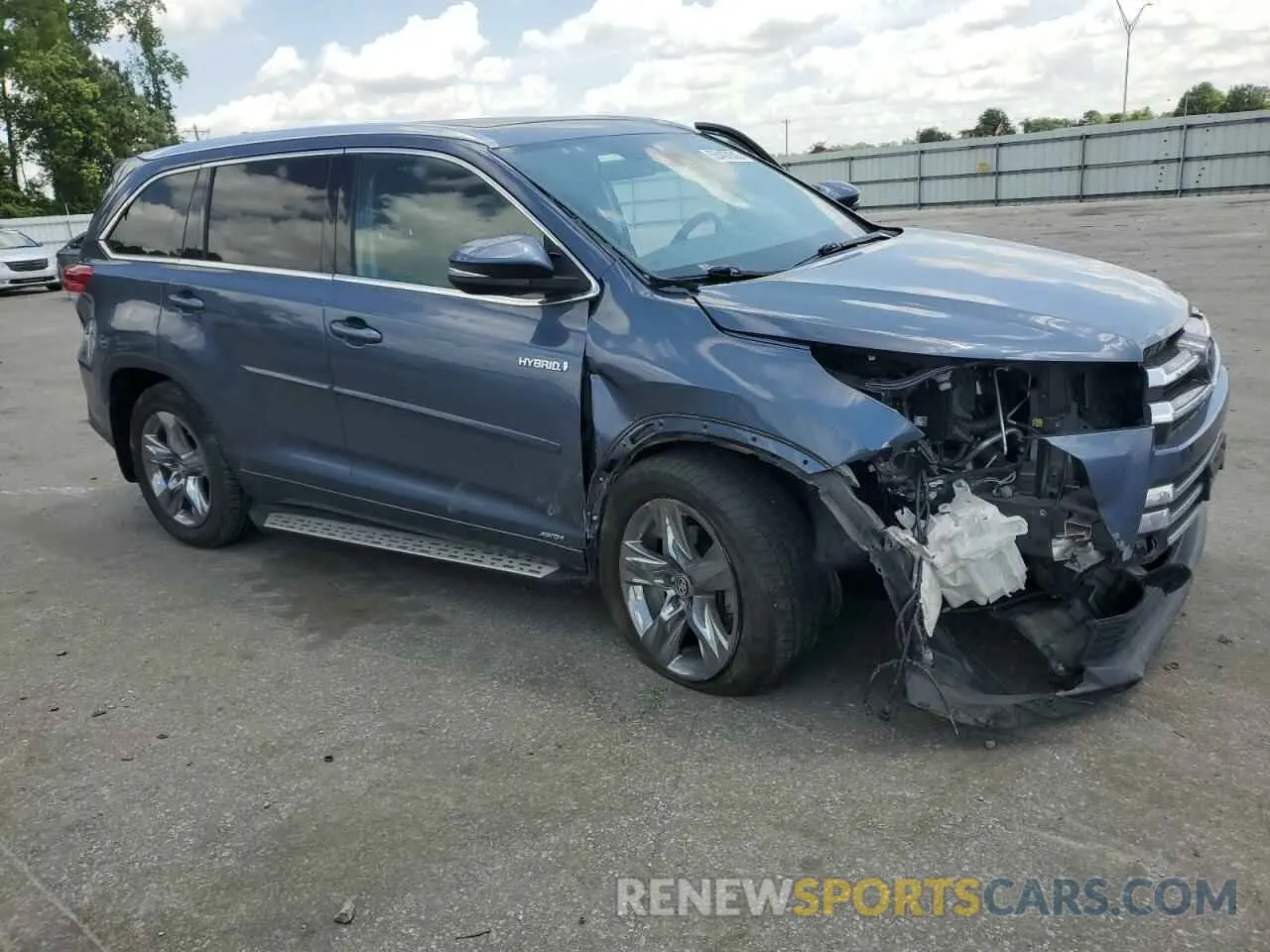 4 Photograph of a damaged car 5TDDGRFHXKS067526 TOYOTA HIGHLANDER 2019