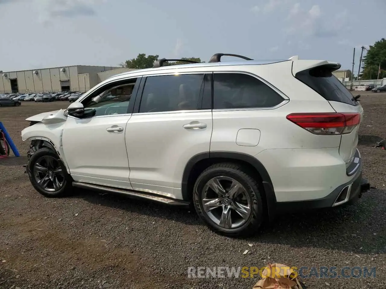 2 Photograph of a damaged car 5TDDZRFH0KS915715 TOYOTA HIGHLANDER 2019