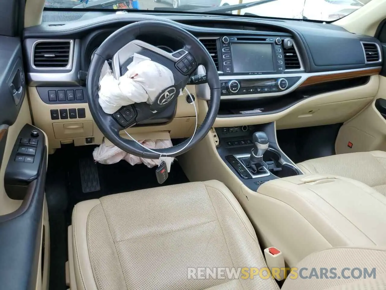 8 Photograph of a damaged car 5TDDZRFH0KS915715 TOYOTA HIGHLANDER 2019