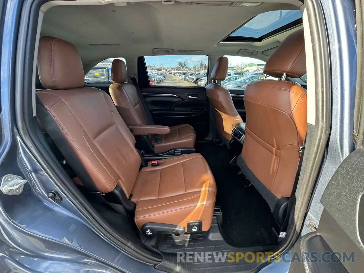 12 Фотография поврежденного автомобиля 5TDDZRFH0KS939643 TOYOTA HIGHLANDER 2019