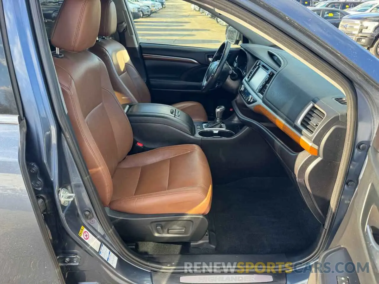 5 Фотография поврежденного автомобиля 5TDDZRFH0KS939643 TOYOTA HIGHLANDER 2019