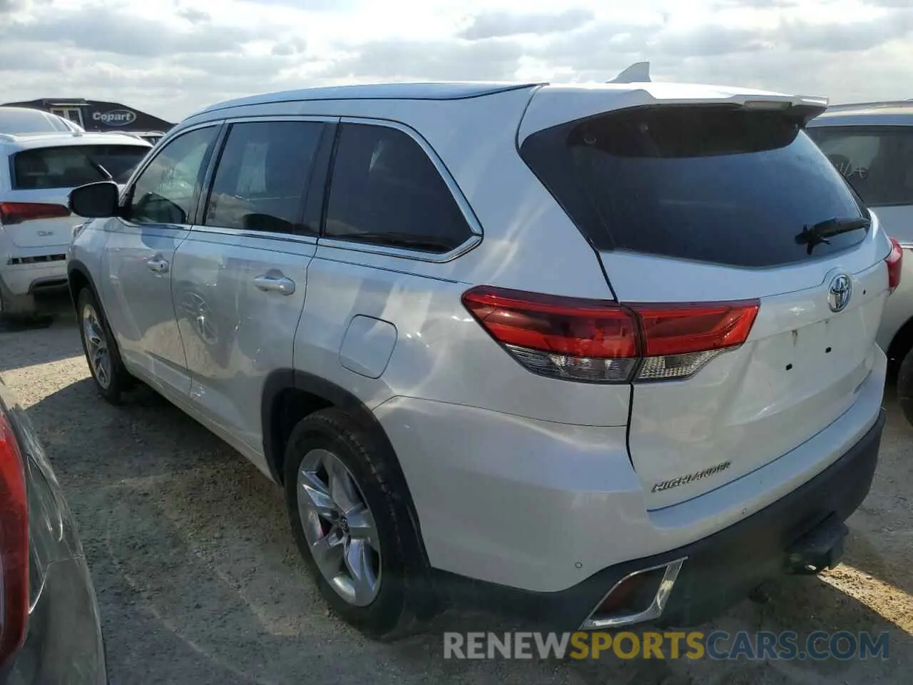 3 Photograph of a damaged car 5TDDZRFH0KS941747 TOYOTA HIGHLANDER 2019