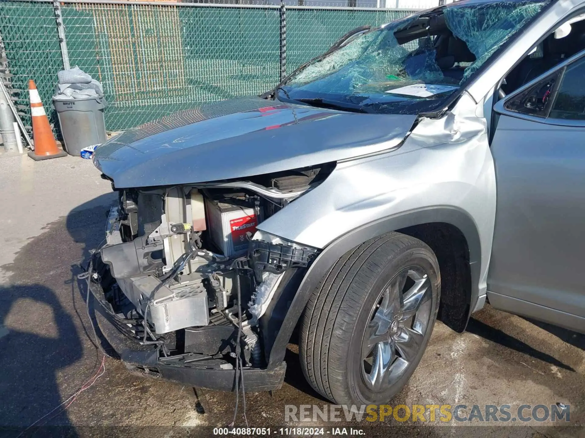 14 Photograph of a damaged car 5TDDZRFH0KS965479 TOYOTA HIGHLANDER 2019
