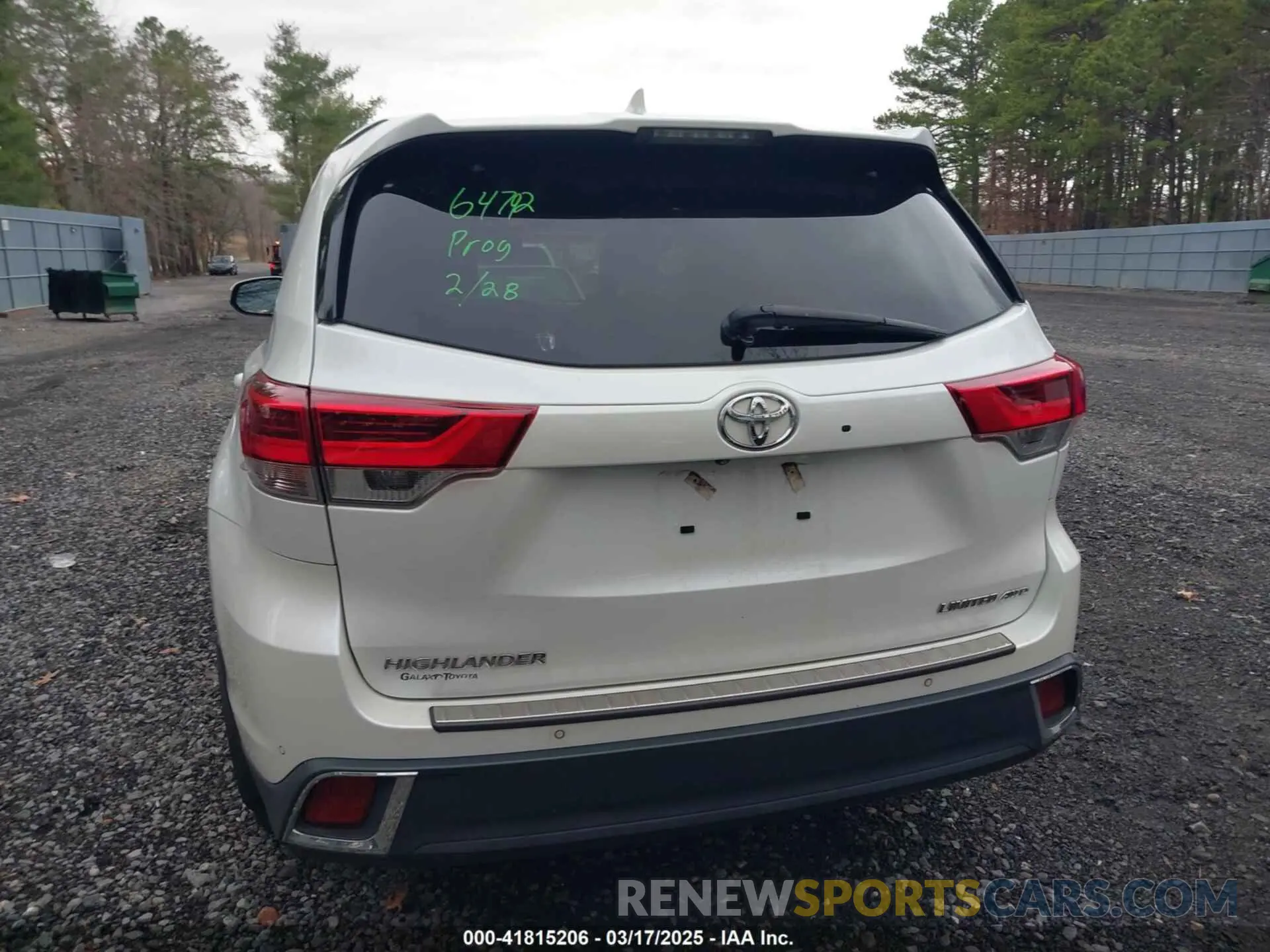 16 Photograph of a damaged car 5TDDZRFH0KS966776 TOYOTA HIGHLANDER 2019