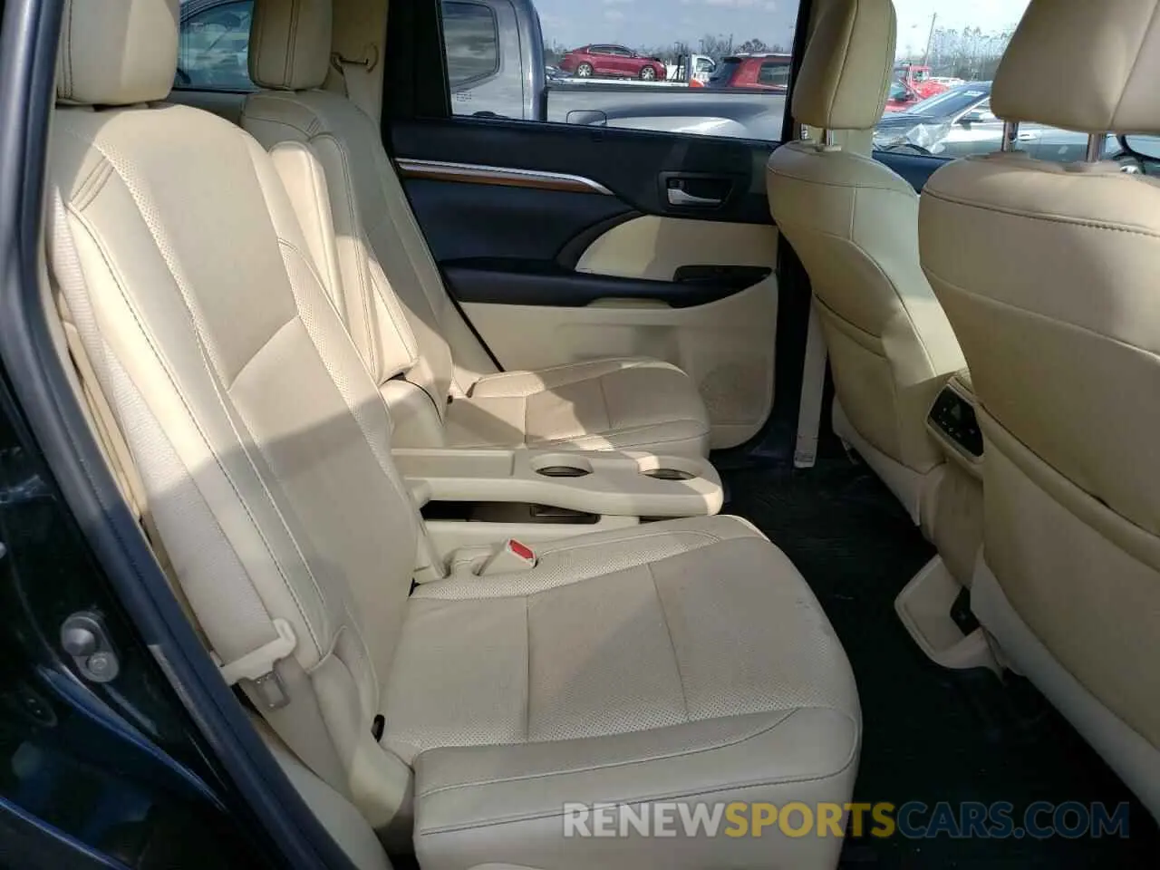 11 Photograph of a damaged car 5TDDZRFH1KS734073 TOYOTA HIGHLANDER 2019